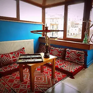 Galata West بيت شباب